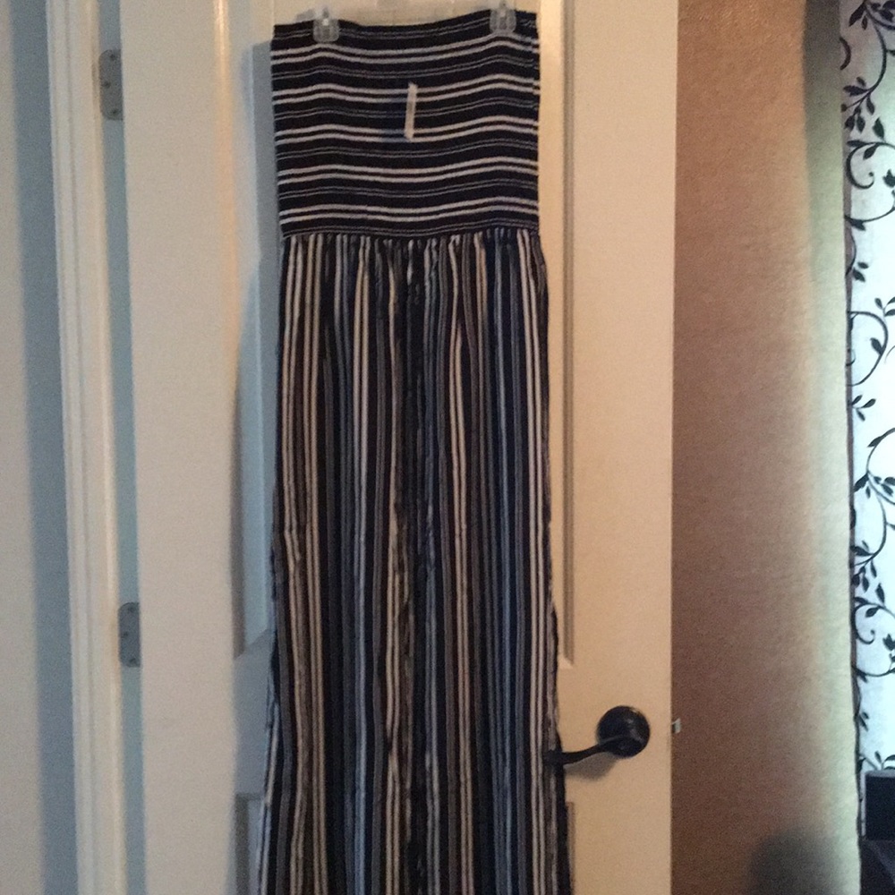 maxi dress black an white